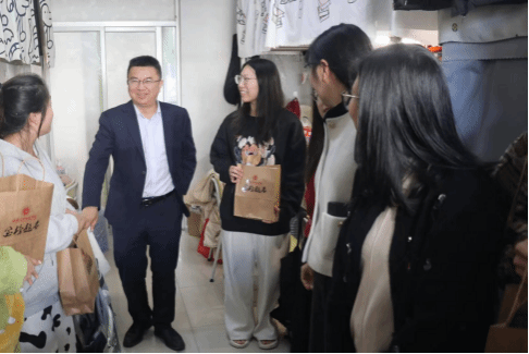 暖“心”护航，“研”途相伴：我院领导深入宿舍亲切慰问考研学子